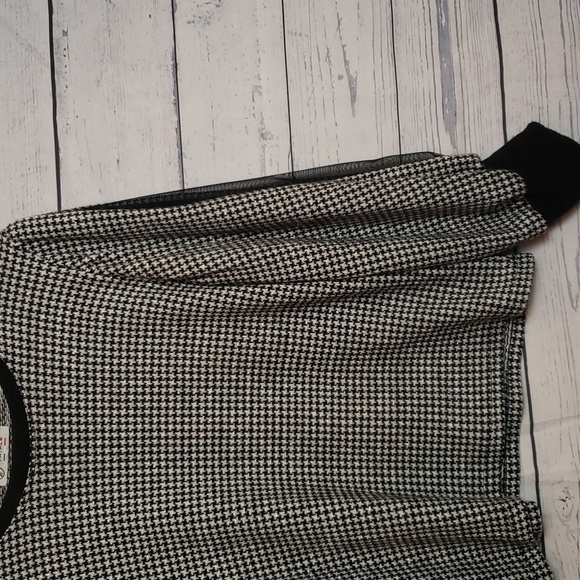 Femme Fatale Sweater with balloon sleeves - Picture 2 of 9